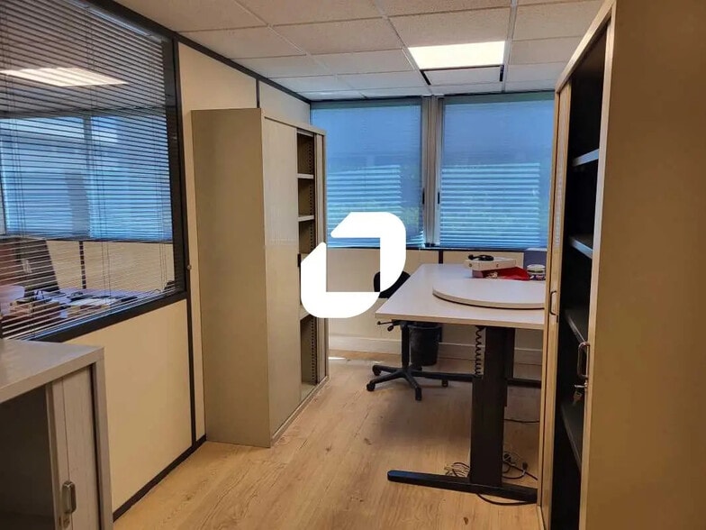 Office in Mérignac for lease - Interior Photo - Image 2 of 26
