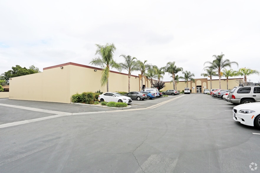 4390-4404 E La Palma Ave, Anaheim, CA for lease - Primary Photo - Image 1 of 7