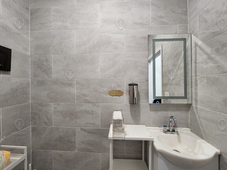 970 Rogers Ave, Brooklyn, NY à louer - Photo du bâtiment - Image 3 de 9