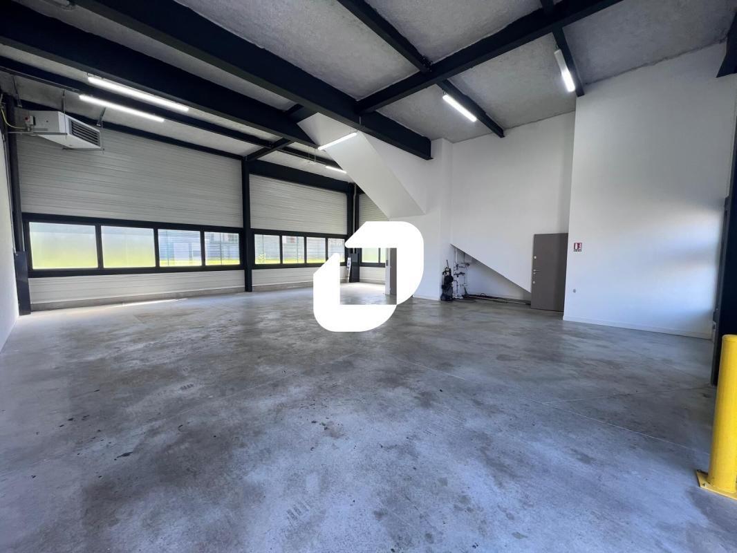 Flex in Chanteloup-en-Brie for lease Interior Photo- Image 1 of 9