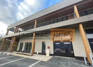 Flex in Croissy-Beaubourg for lease Building Photo- Image 1 of 7