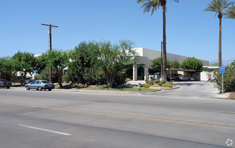 39755 Berkey Dr, Palm Desert, CA for lease - Primary Photo - Image 1 of 8