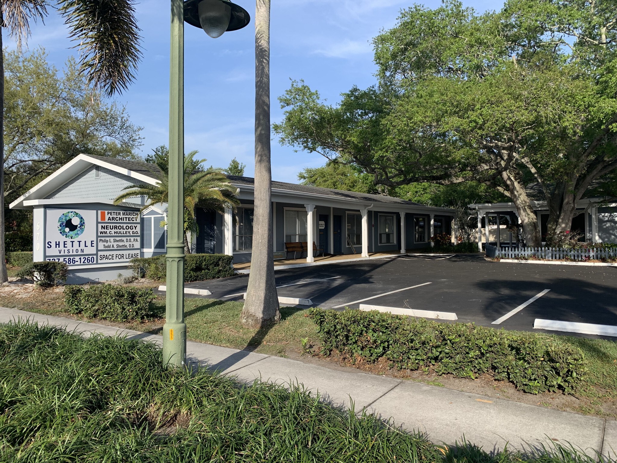 670 Clearwater Largo Rd, Largo, FL à vendre Photo du bâtiment- Image 1 de 1