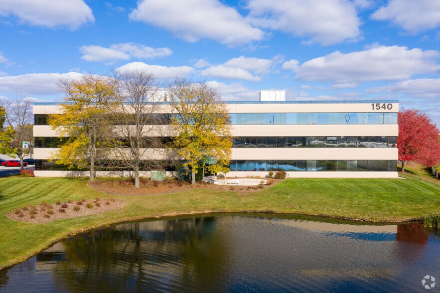 1540 E Dundee Rd, Palatine, IL à louer - Photo du bâtiment - Image 3 de 5