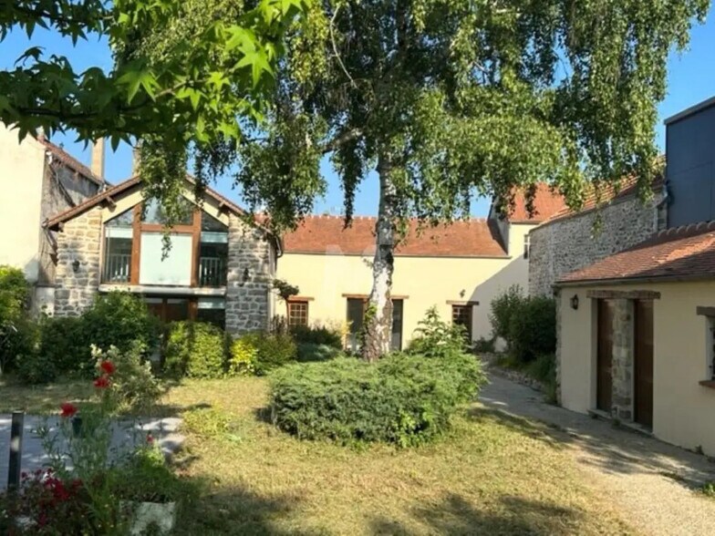 Bureau dans Évry-Courcouronnes à vendre - Photo du bâtiment - Image 1 de 13