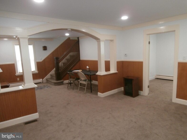 306 N Oxford Valley Rd, Fairless Hills, PA for sale - Building Photo - Image 3 of 6