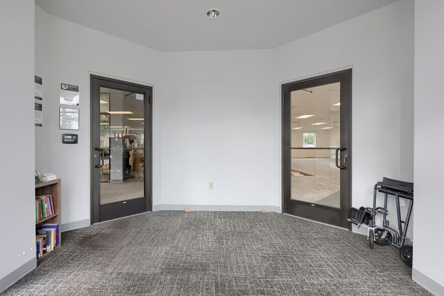 84 Doe Run Rd, Manheim, PA for lease - Building Photo - Image 3 of 30