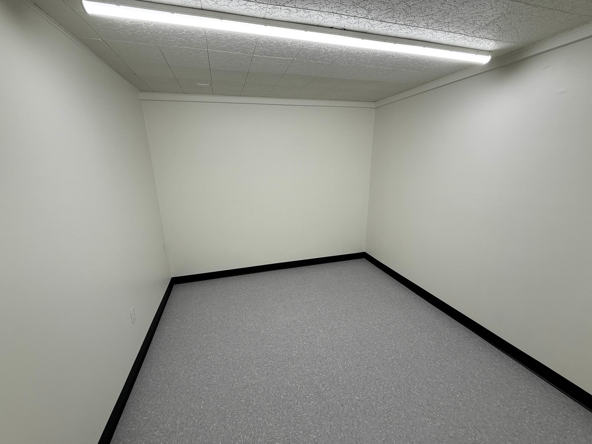 21410-21420 Chase St, Canoga Park, CA for lease Interior Photo- Image 1 of 4