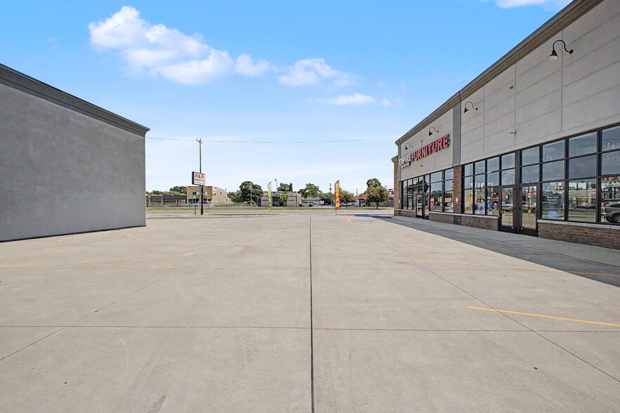 14222 Fort St, Southgate, MI for lease - Building Photo - Image 3 of 35