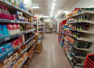 Plus de détails pour Multi-résidentiel à vendre