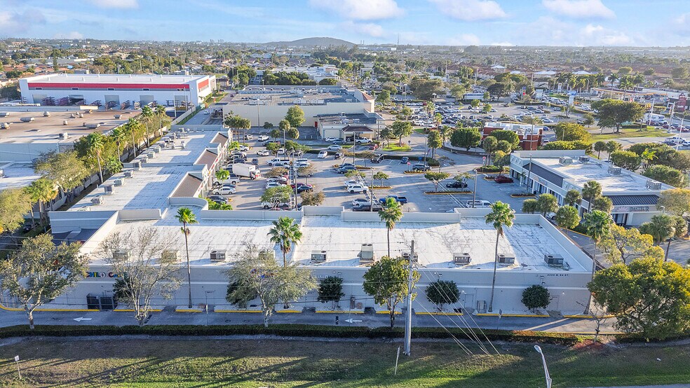 3300-3320 W 84th St, Hialeah, FL à louer - Aérien - Image 2 de 19