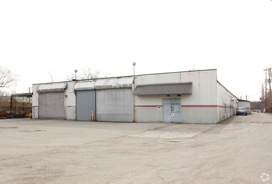 19270 W 8 Mile Rd, Southfield, MI à louer - Photo du bâtiment - Image 2 de 3