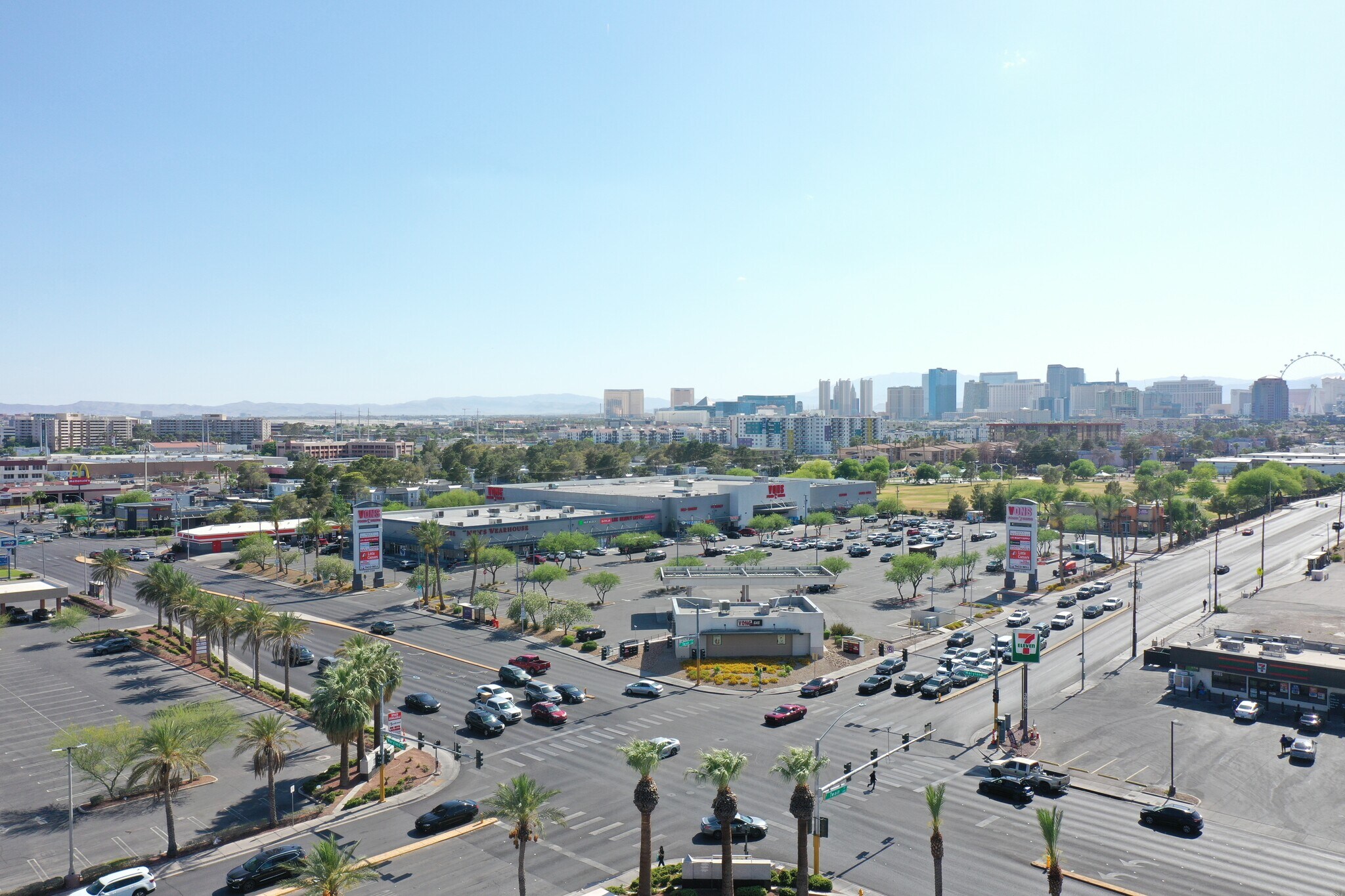 1155-1159 E Twain Ave, Las Vegas, NV à louer Photo du bâtiment- Image 1 de 7