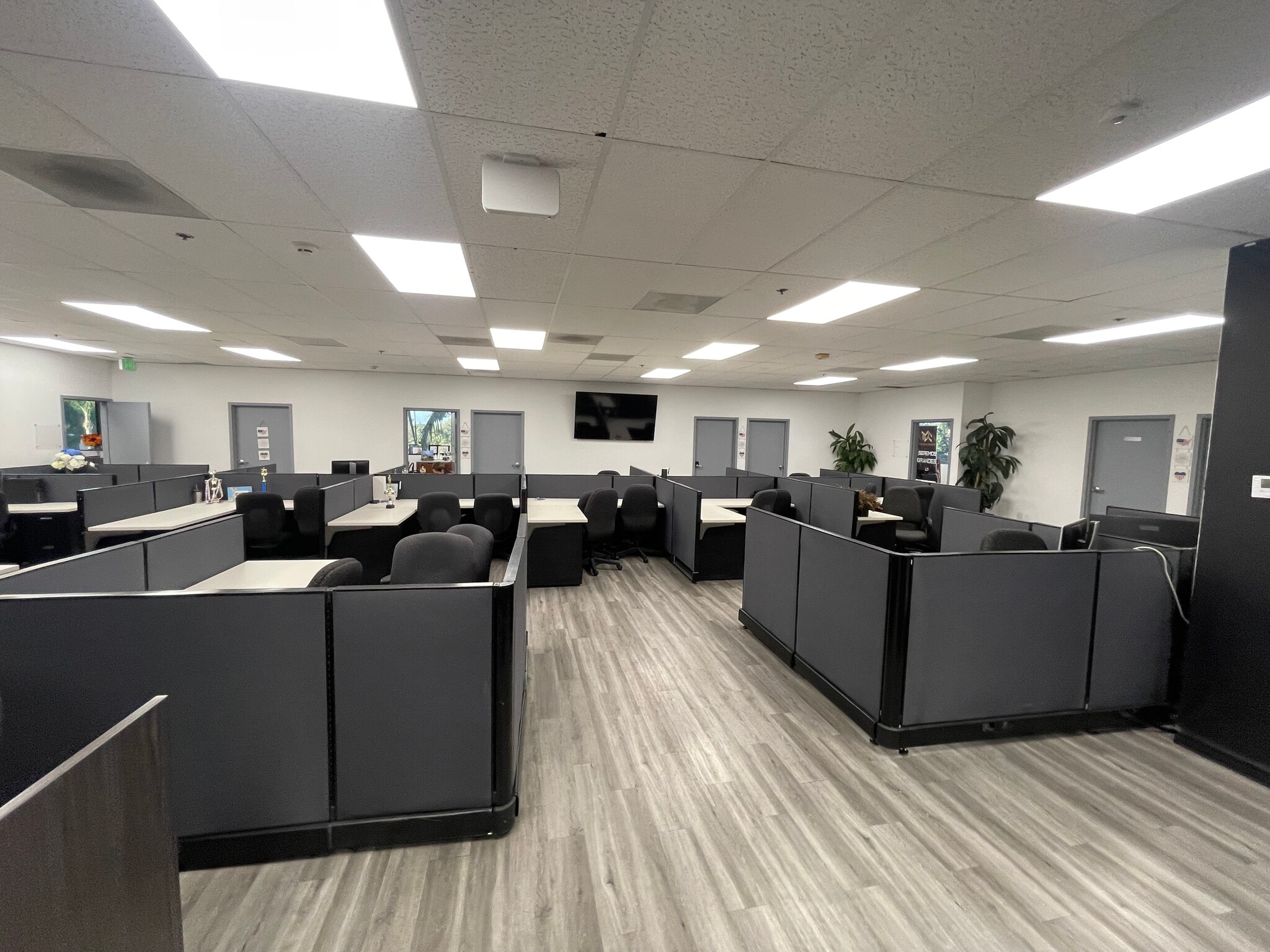 901 W Civic Center Dr, Santa Ana, CA for lease Building Photo- Image 1 of 11