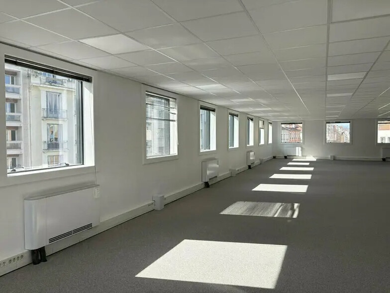 Office in Villeurbanne for lease - Interior Photo - Image 2 of 17