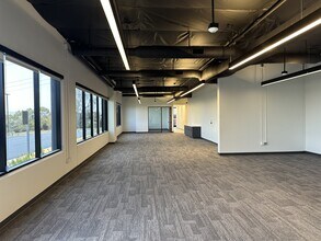 8985 Crestmar Pt, San Diego, CA for lease Interior Photo- Image 2 of 7