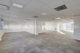 304 Route Nationale Six, Limonest for lease Interior Photo- Image 2 of 13