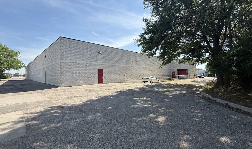 35150 Central City Pky, Westland, MI for lease - Building Photo - Image 2 of 6