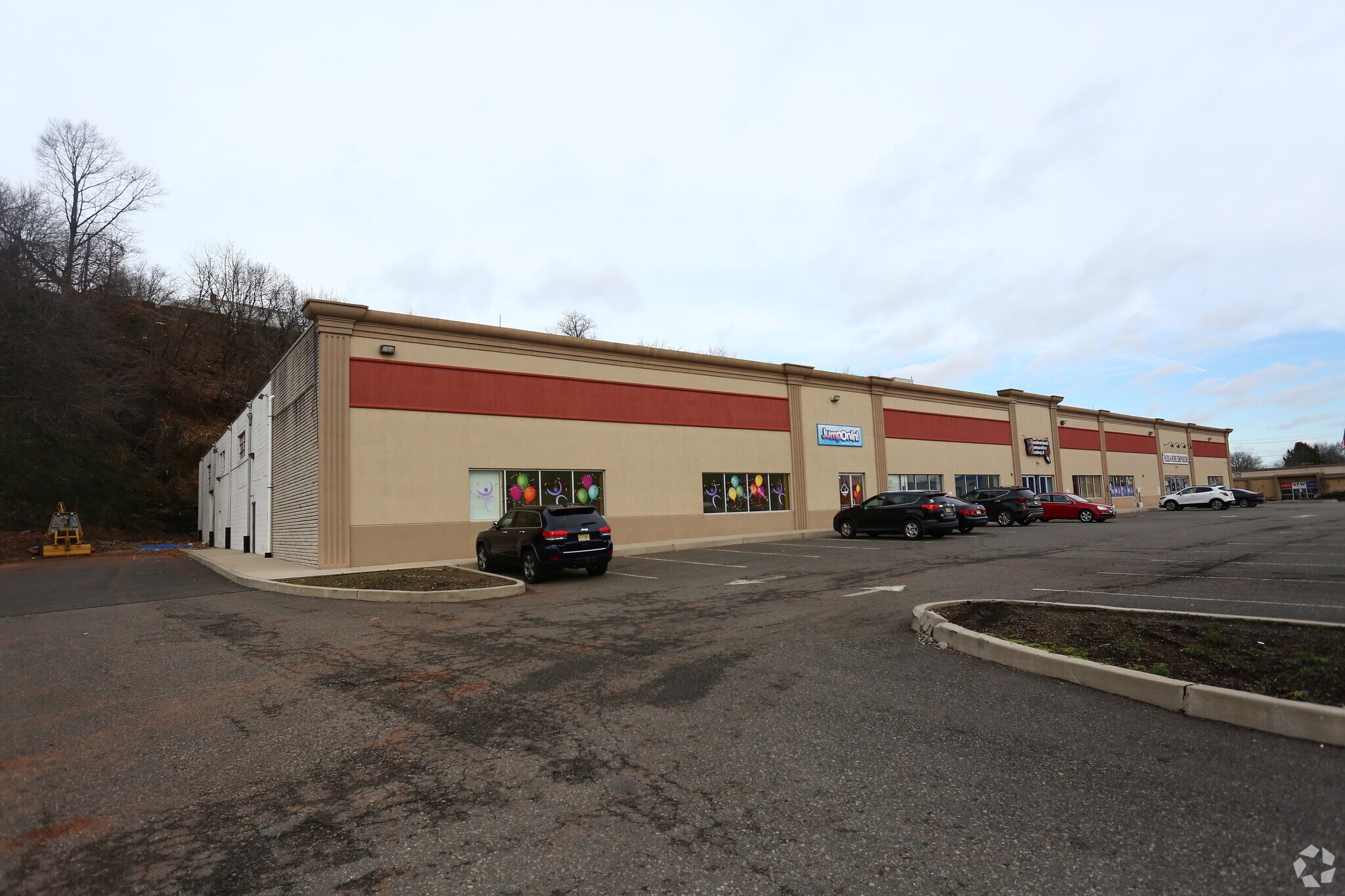 69 State Route 17, Hasbrouck Heights, NJ à vendre Photo principale- Image 1 de 1