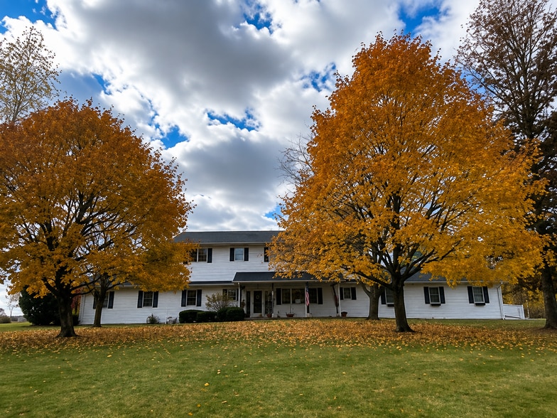 241 W Grand Ledge Hwy, Sunfield, MI à vendre - Photo du bâtiment - Image 2 de 2
