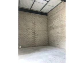 Flex in Goussainville for lease Building Photo- Image 1 of 5