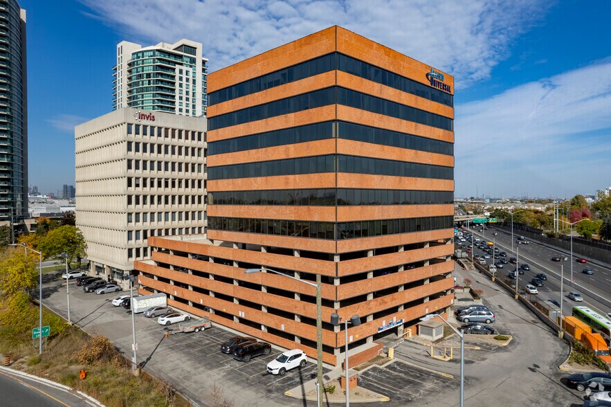 703 Evans Ave, Toronto, ON à louer - Photo du bâtiment - Image 2 de 7