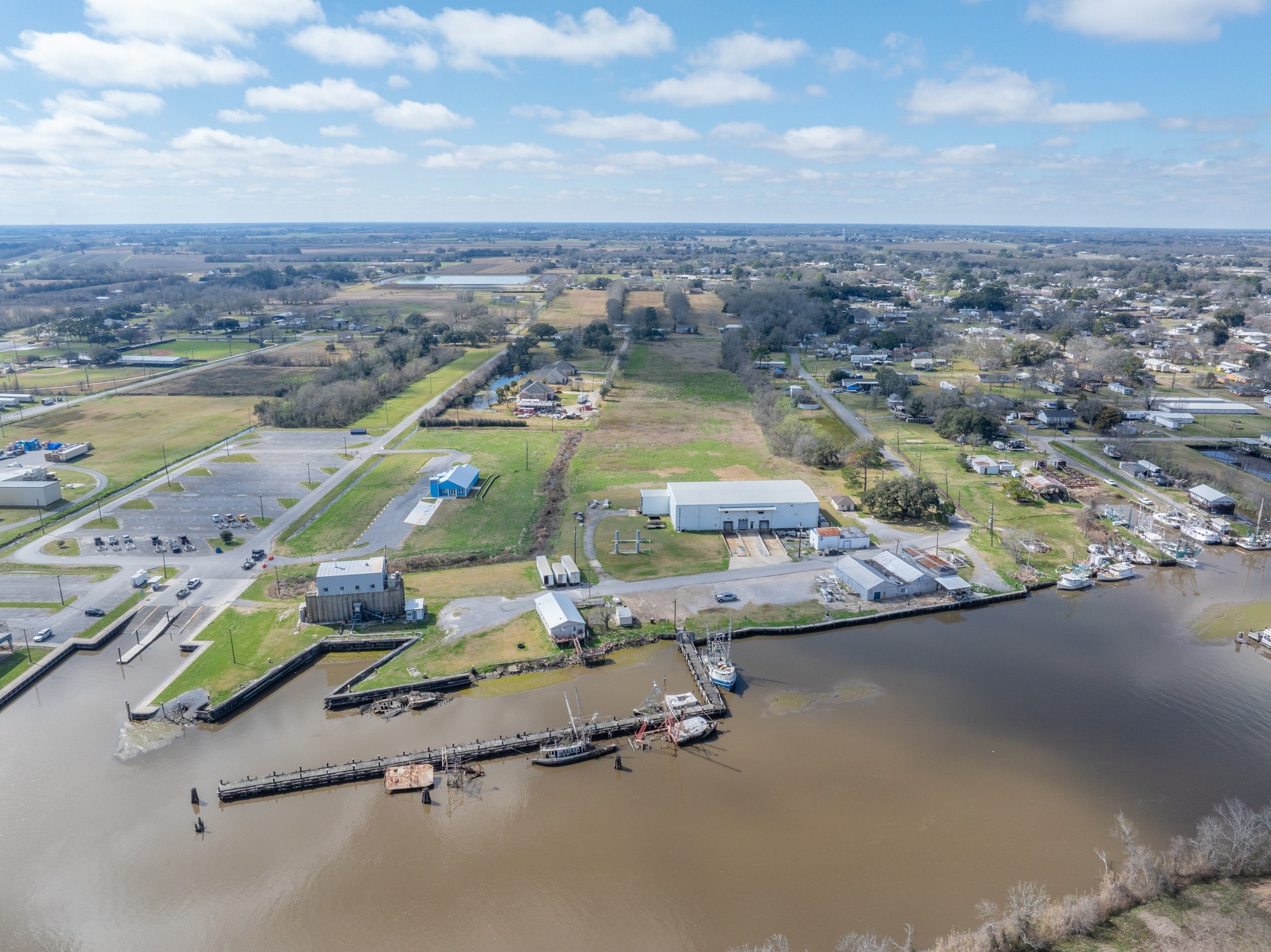 605 Wilfred Landry St, Delcambre, LA for sale Primary Photo- Image 1 of 12