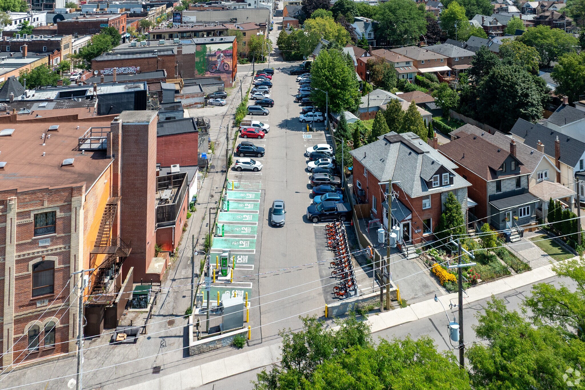2975 Dundas St W, Toronto, ON à louer Photo principale- Image 1 de 3