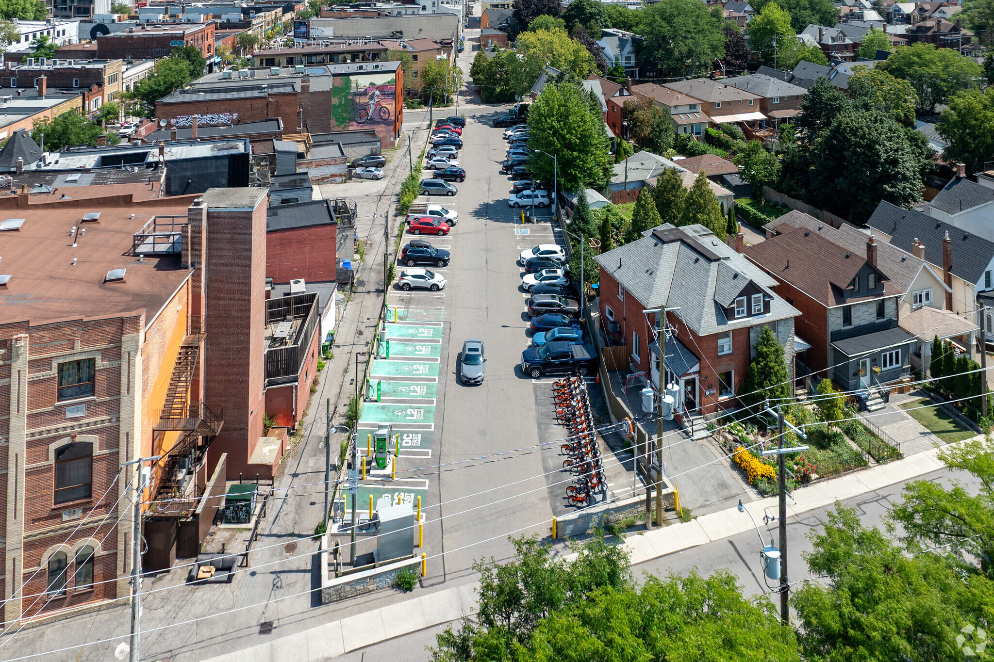 2975 Dundas St W, Toronto, ON for lease Primary Photo- Image 1 of 3