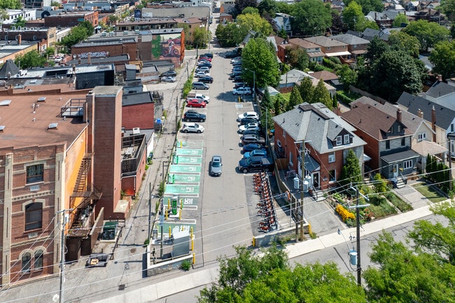 More details for 2975 Dundas St W, Toronto, ON - Retail for Lease