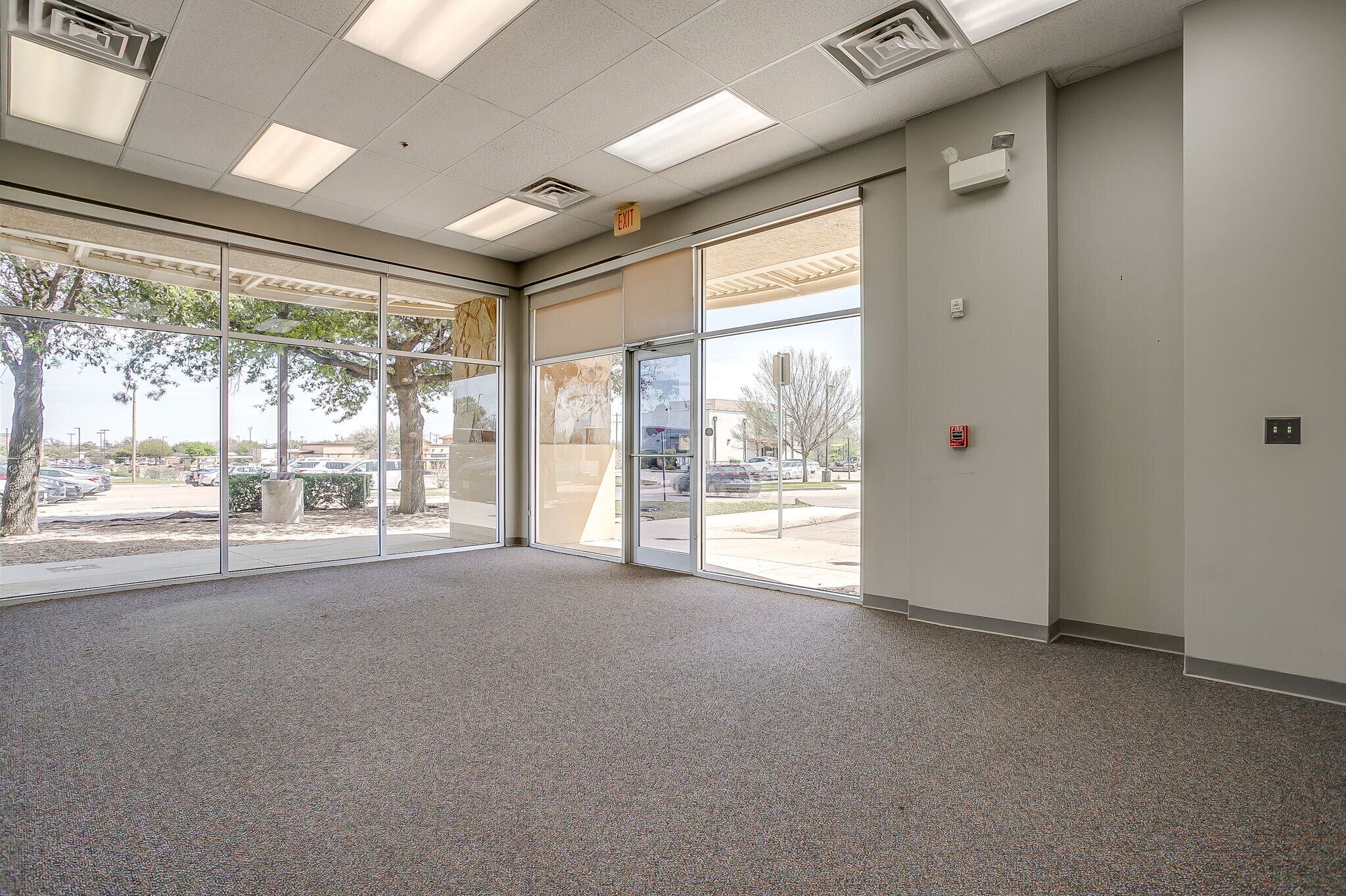 6710 Hawks Creek Ave, Westworth Village, TX for lease Interior Photo- Image 1 of 5