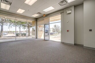 6710 Hawks Creek Ave, Westworth Village, TX for lease Interior Photo- Image 1 of 5