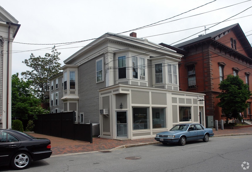 66-68 Pleasant St, Newburyport, MA for lease - Building Photo - Image 3 of 9