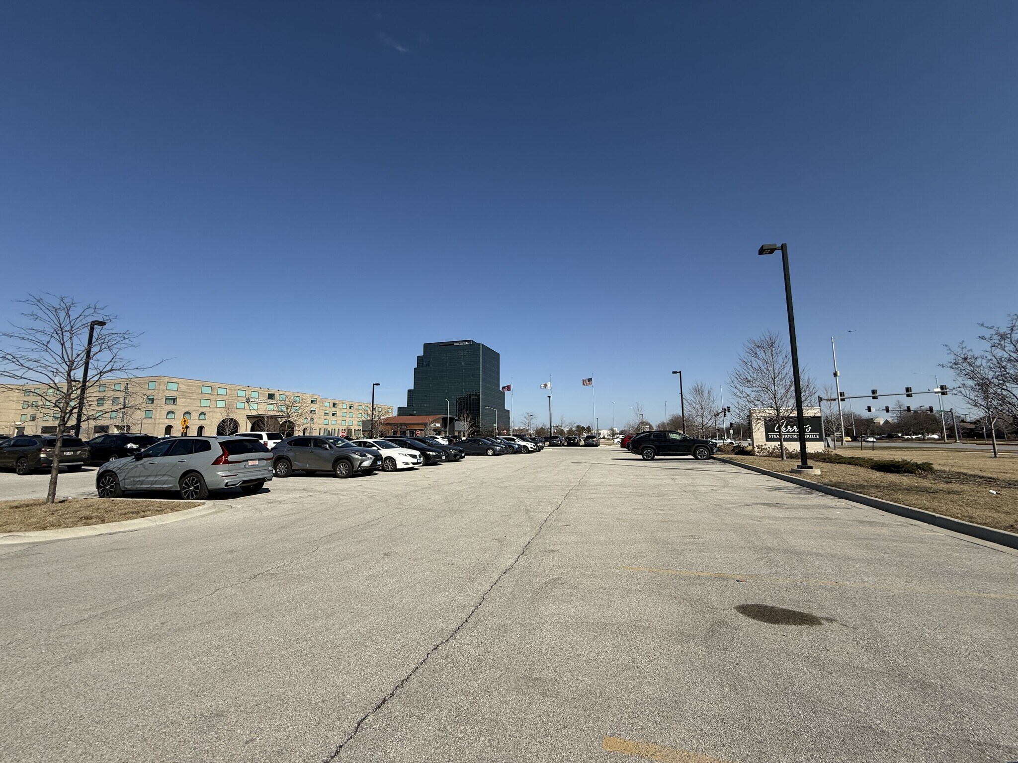 E Golf Rd, Schaumburg, IL à vendre Photo du bâtiment- Image 1 de 4