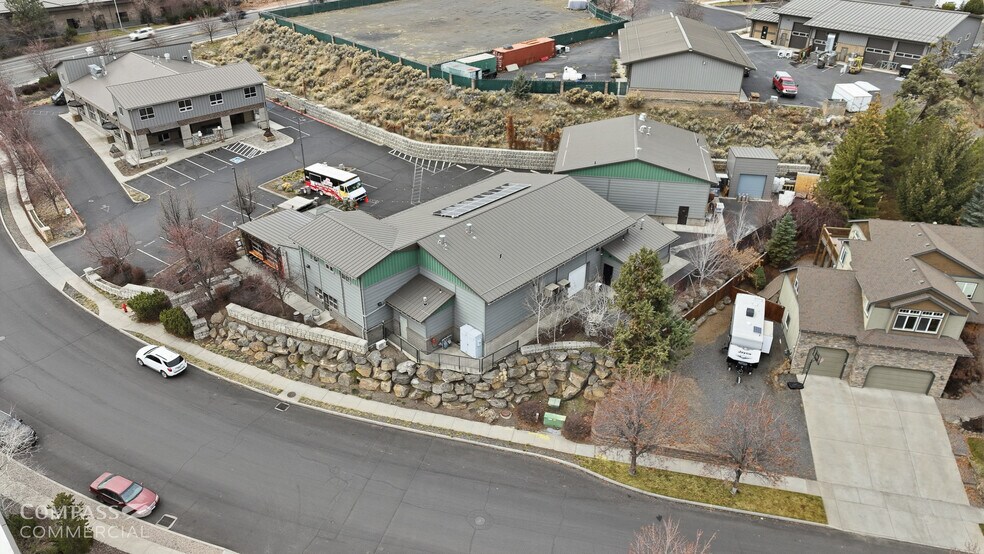 63063 Layton Ave, Bend, OR à vendre - Photo du bâtiment - Image 3 de 31