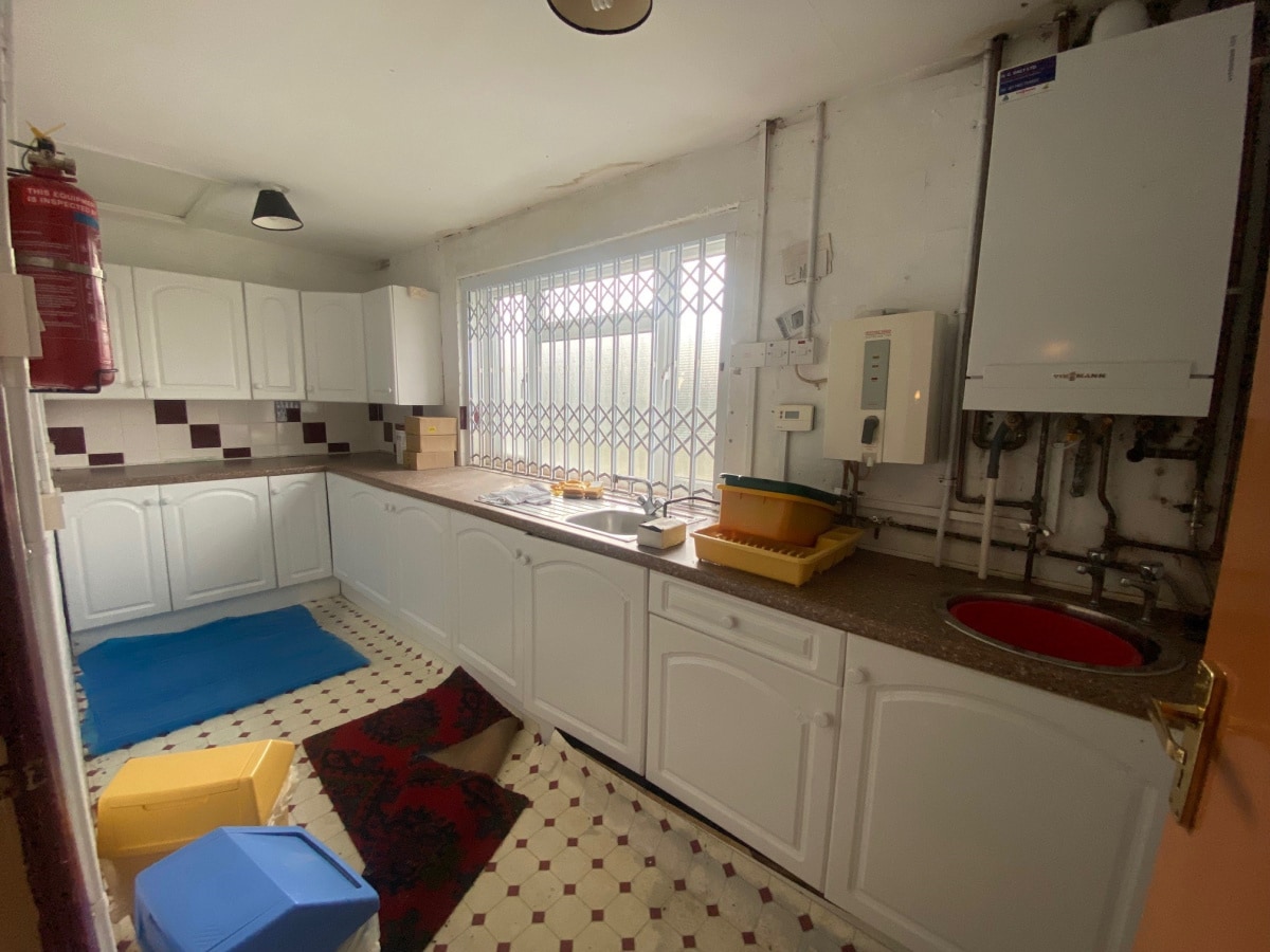 4 School Walk, Bilston for lease Interior Photo- Image 1 of 5