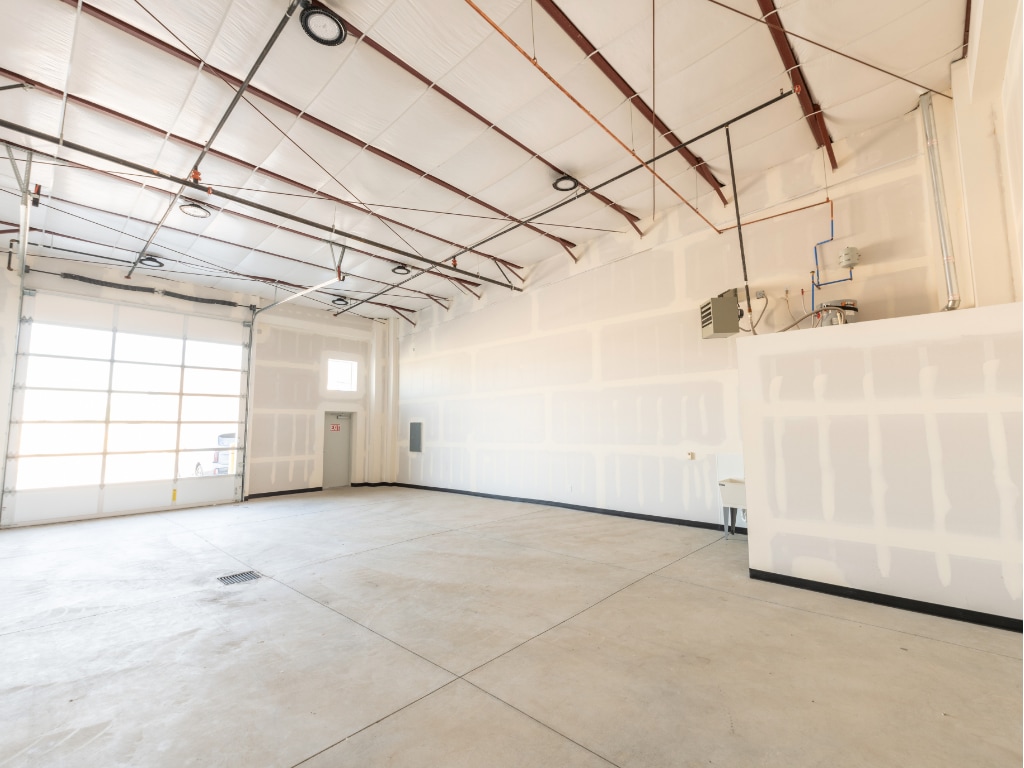 3747 W Parkway Blvd, West Valley City, UT for lease Interior Photo- Image 1 of 4