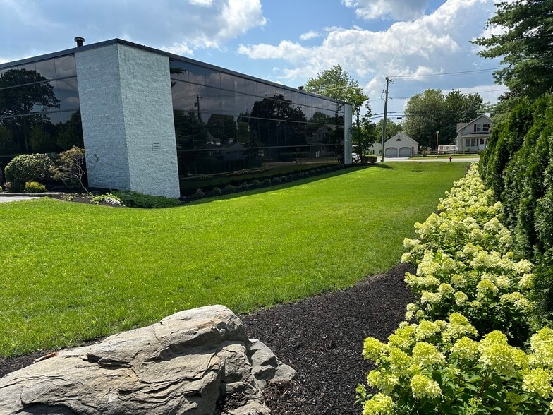 1 Branch St, Methuen, MA à louer - Photo du bâtiment - Image 2 de 11