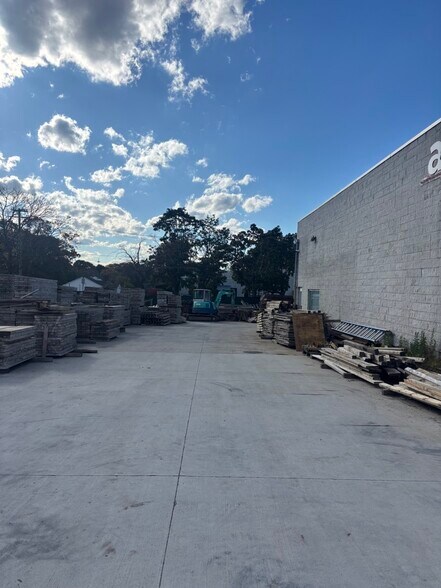 61 Brightside Ave, Central Islip, NY à vendre - Photo du bâtiment - Image 2 de 12