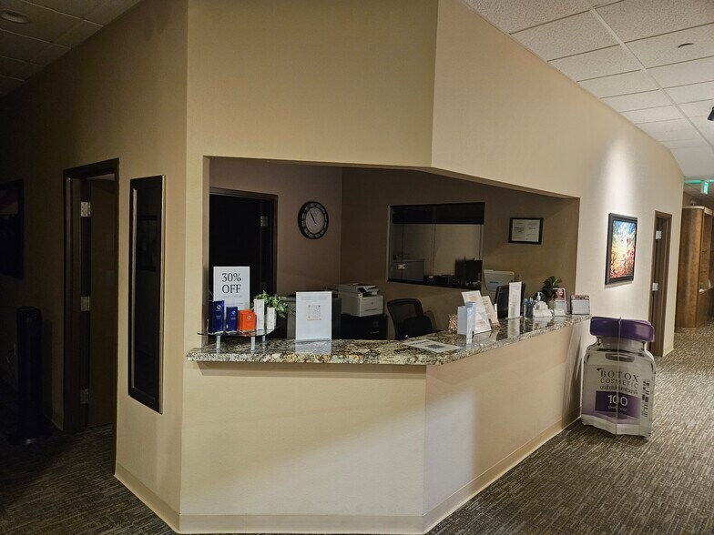5060 Meadowood Mall Cir, Reno, NV à vendre - Photo intérieure - Image 3 de 7