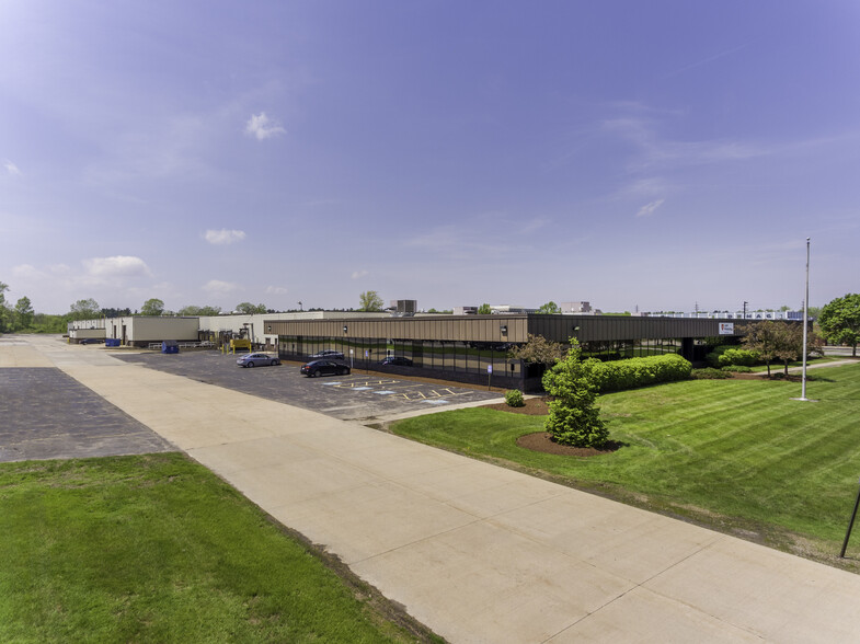 6000 Cochran Rd, Solon, OH for lease - Building Photo - Image 1 of 6