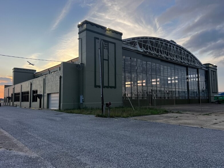 8100 Airbus Military Dr, Mobile, AL à louer - Photo du bâtiment - Image 2 de 28