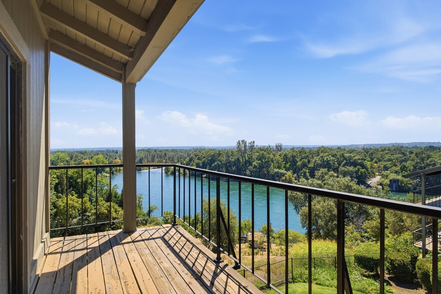 5000 Bechelli Ln, Redding, CA à vendre - Photo du bâtiment - Image 1 de 24
