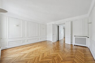 Plus de détails pour Multi-résidentiel à vendre