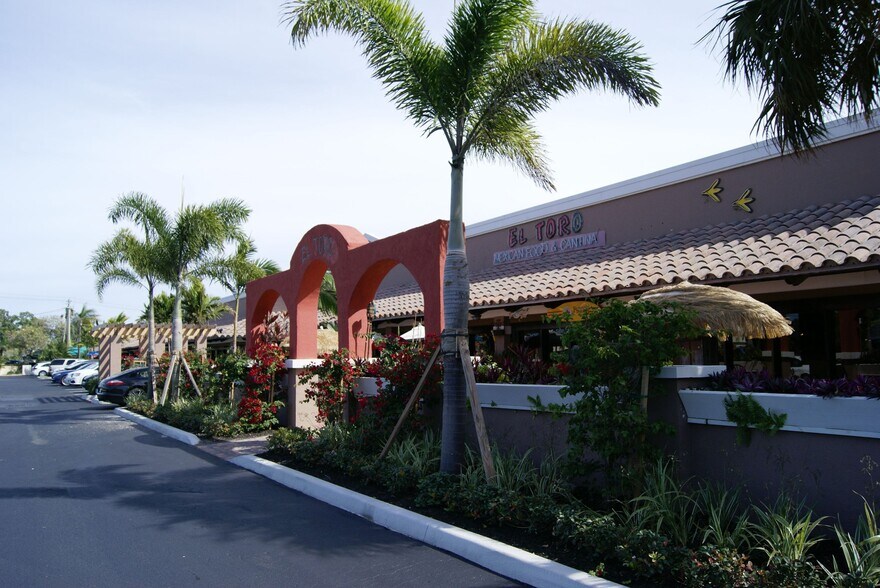 1638 SE Federal Hwy, Stuart, FL à louer - Photo du bâtiment - Image 2 de 41