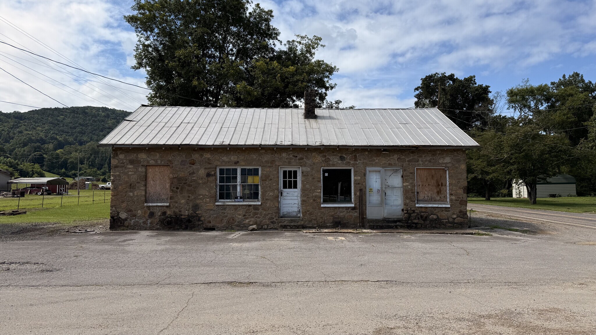 41 Upper Shut In Rd, Hot Spgs, Hot Springs, NC à vendre Photo du bâtiment- Image 1 de 29
