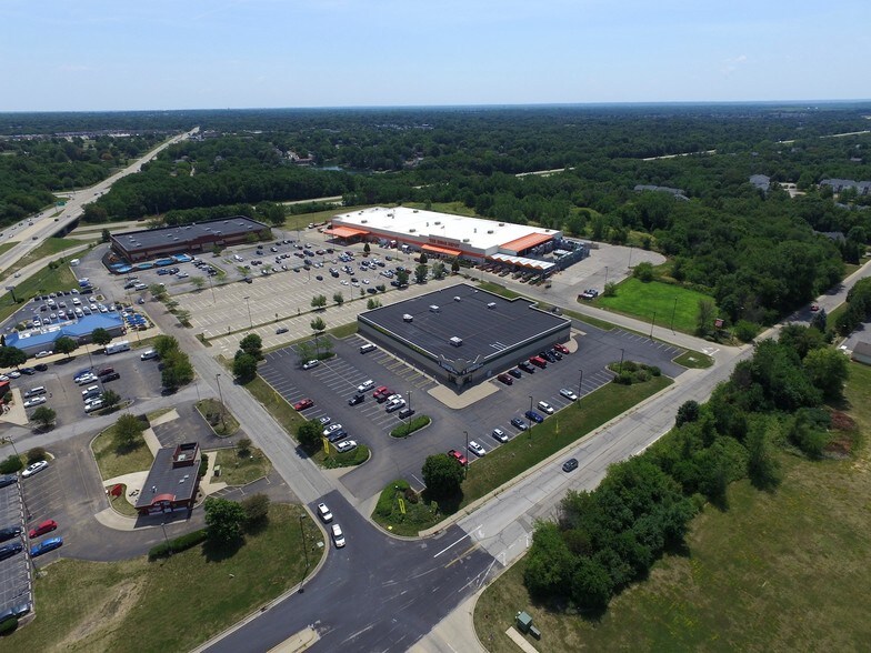 5114 W Holiday Dr, Peoria, IL à louer - Photo du bâtiment - Image 3 de 9