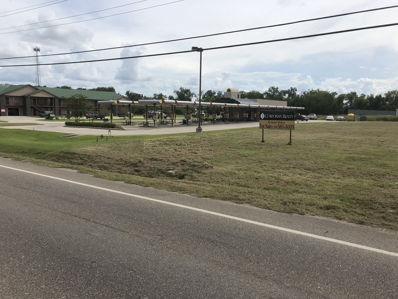 925 Hospital Rd, New Roads, LA for sale - Building Photo - Image 2 of 4