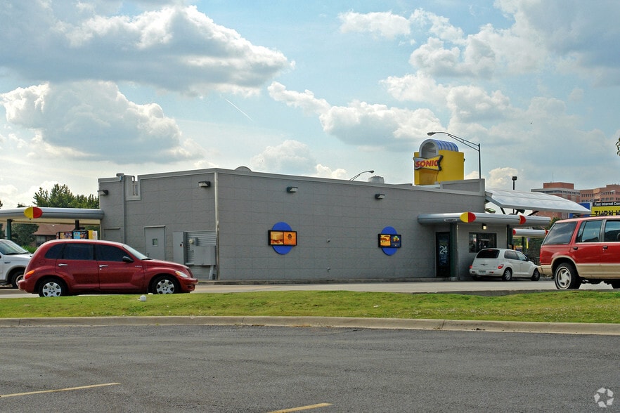 3015 Northwest Expy, Oklahoma City, OK for sale - Building Photo - Image 2 of 2