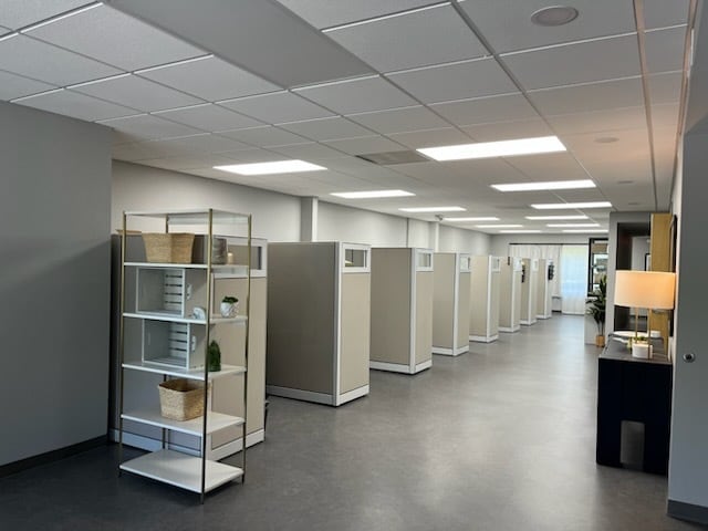 2 Walden Ridge Dr, Asheville, NC for lease - Interior Photo - Image 3 of 13